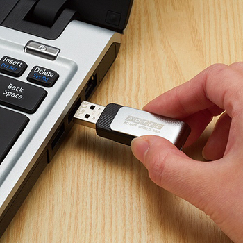 アドテック USB2.0 回転式フラッシュメモリ 8GB ブラック AD-UPTB8G-U2R 1個